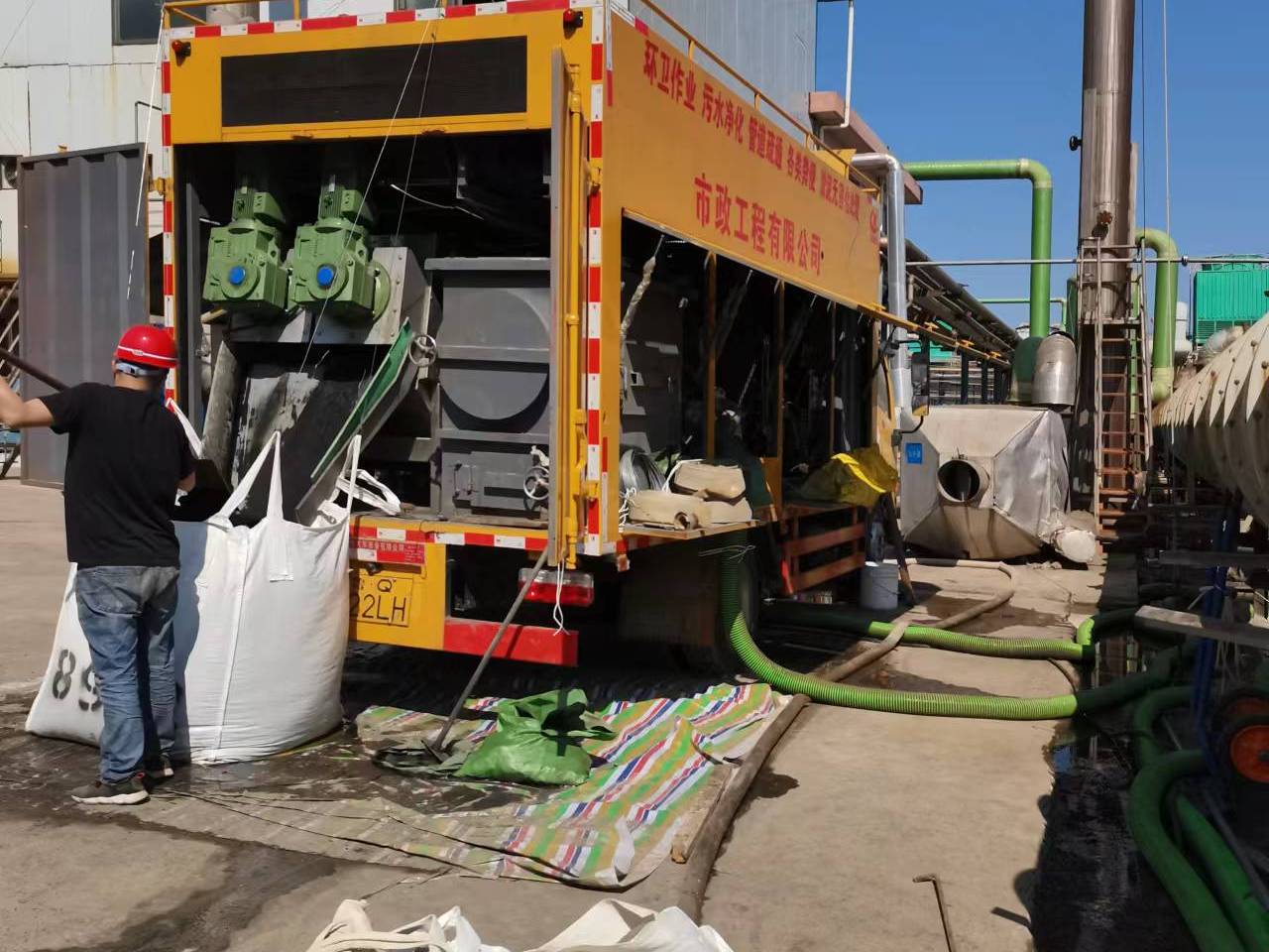 金湖淤泥压干处理